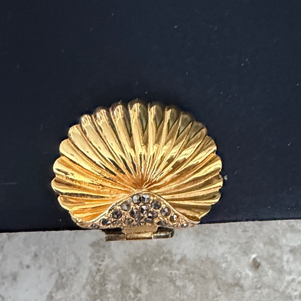 Elegant Vintage Black Clutch with Gold Accent - Picture 3 of 5
